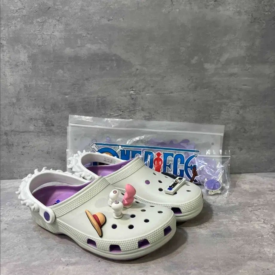 新品 ONE PIECE アトモス ニカ Crocs