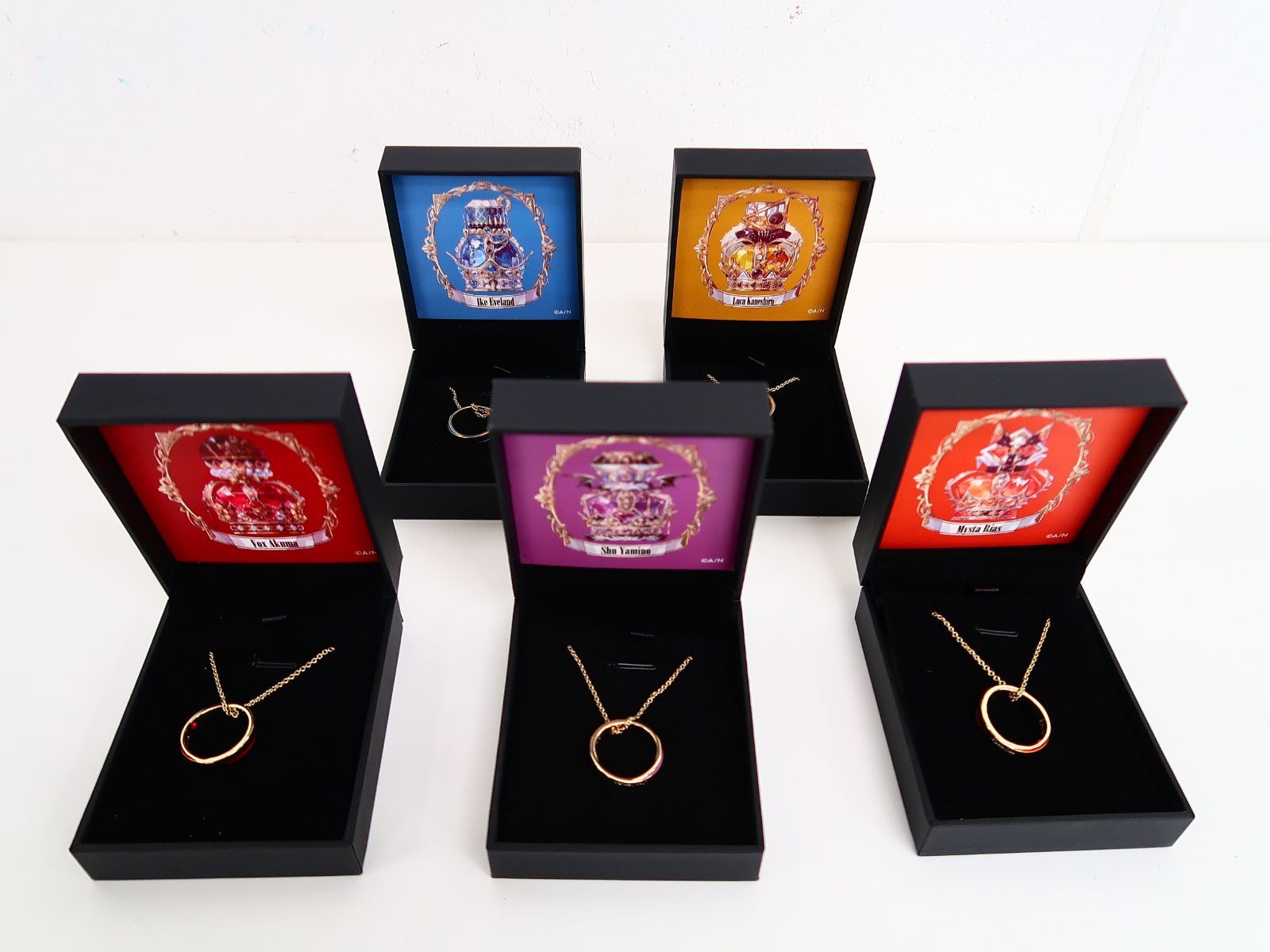 5点セット にじさんじ NIJISANJI EN リングネックレス Luxiem 1st Anniversary Goods　ヴォックス・アクマ/ルカ・カネシロ/闇ノシュウ/アイク・イーヴランド/ミスタ・リアス