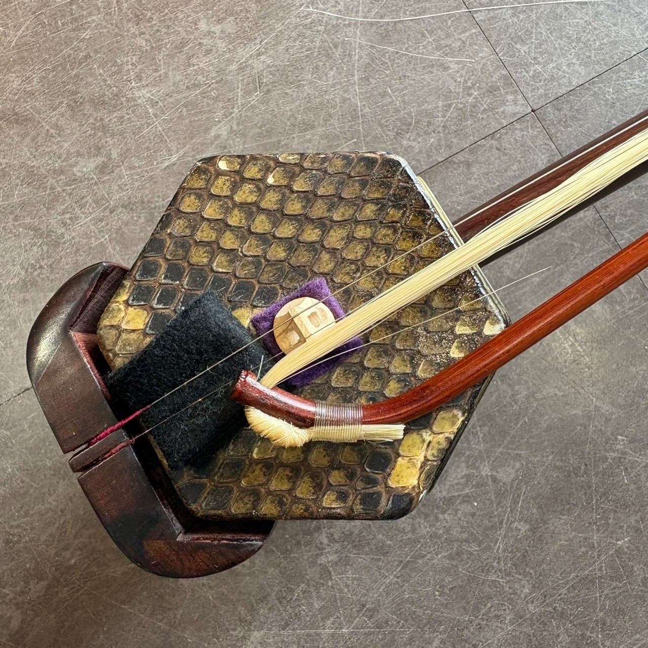 【古月琴坊 二胡】ER-500M 蛇皮 ケース付 弓 中国楽器 民族楽器