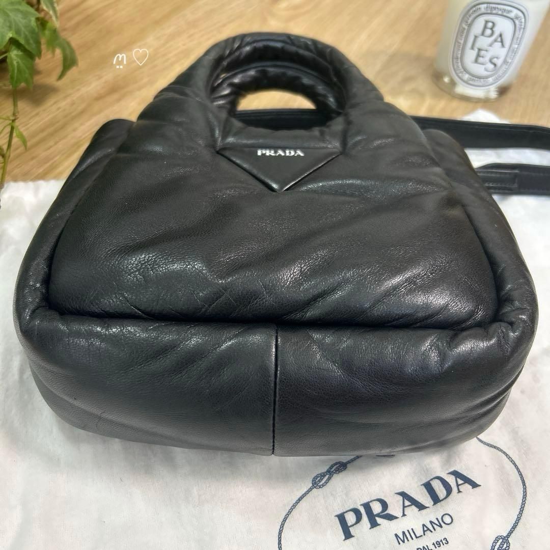 プラダ ソフトパデッドナッパレザーミニハンドバッグ1BA359斜めがけ 