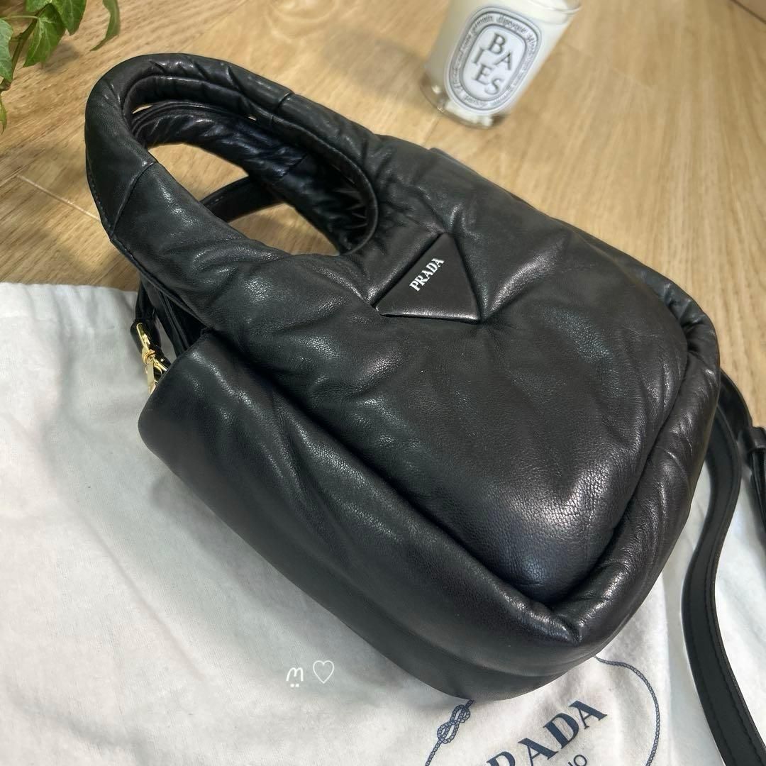 プラダ ソフトパデッドナッパレザーミニハンドバッグ1BA359斜めがけ 
