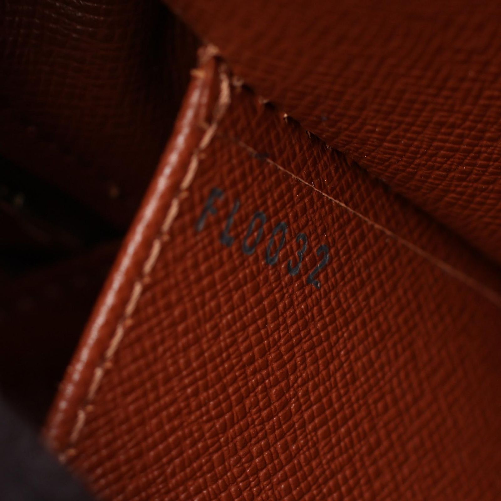 LOUIS VUITTON ルイ・ヴィトン シテMM モノグラム ショルダーバッグ