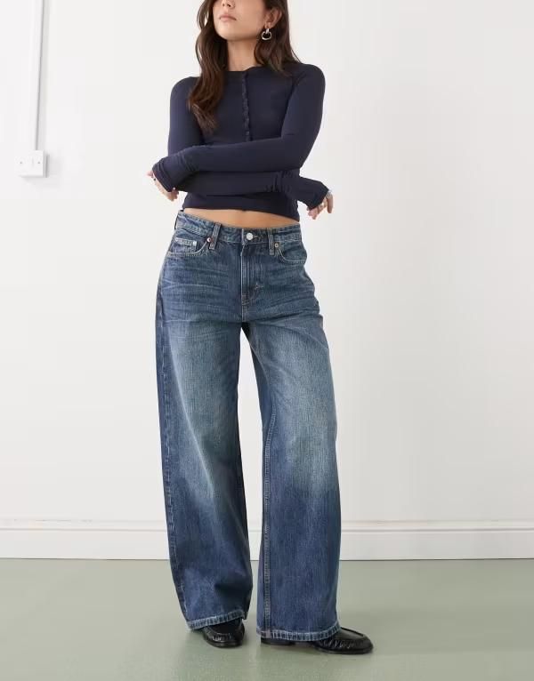 ウィークデイ レディース ボトムス デニムパンツ ジーンズ Weekday Missy lowaist loose fit jeans in mid blue wash Blue Hymn ブルー