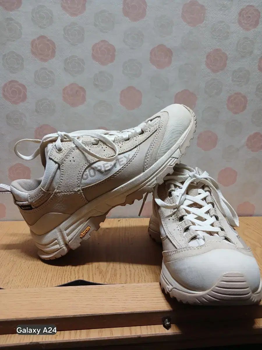 245 コーロンスポーツ ムーブ GORE-TEX ビブラム 登山靴 トレッキングシューズ (3516)