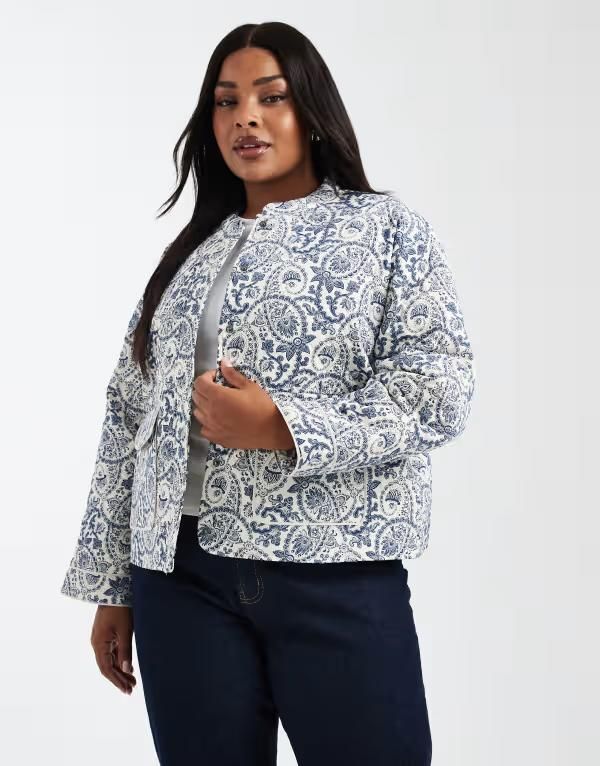 オンリーカーブ レディース アウター ジャケット・ブルゾン プリント キルティング ONLY Curve quilted jacket jacquard print CLOUDANCER ブルー