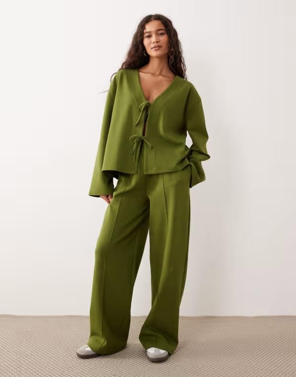 エイソス レディース ボトムス カジュアルパンツ ワイドレッグ パンツ ASOS DESIGN interlock wide leg pants part of a set PESTO GREEN グリーン