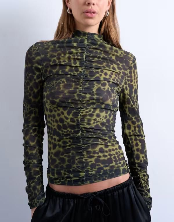 トップショップ レディース トップス Tシャツ プリント ギャザー Topshop abstract spotted print ruched long sleeve top Greenblack ブラック