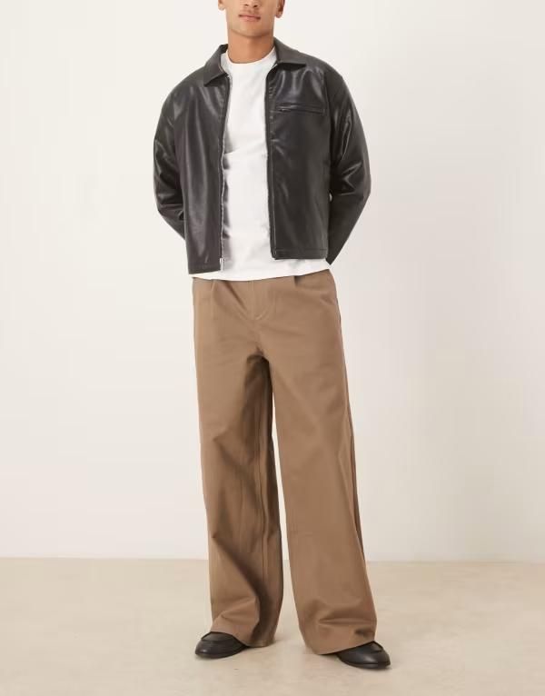 エイソス メンズ ボトムス カジュアルパンツ パンツ スエード ASOS DESIGN super baggy faux suede pants with pleats BROWN ブラウン