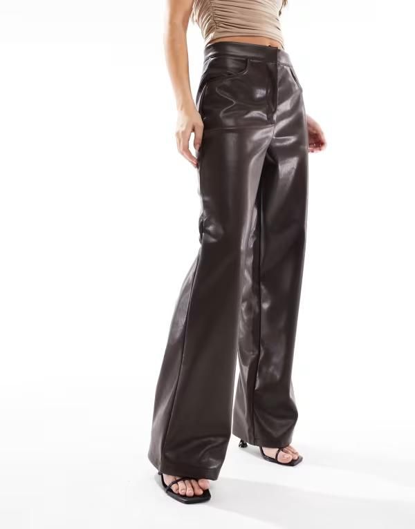 エイソス レディース ボトムス カジュアルパンツ ワイドレッグ パンツ レザー ASOS DESIGN leather look wide leg pants in chocolate Chocolate チョコレート
