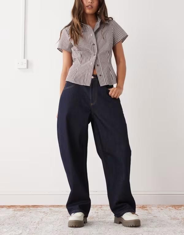 リクレイム ヴィンテージ レディース ボトムス デニムパンツ デニム Reclaimed Vintage barrel leg denim jean in indigo Indigo インディゴ