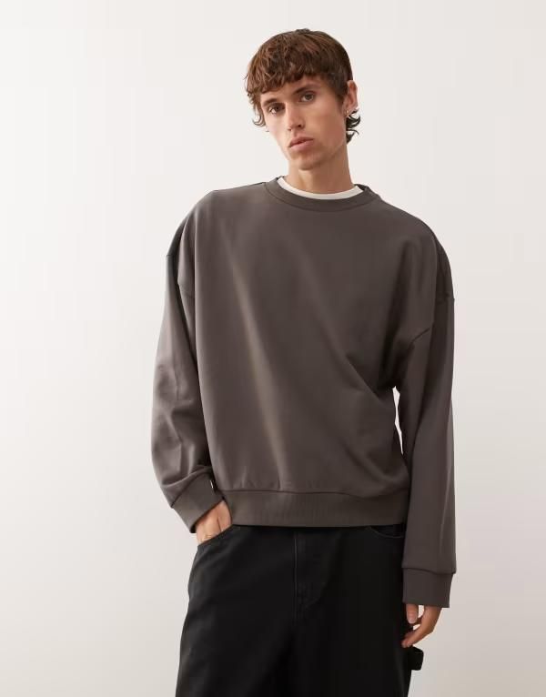 コルージョン メンズ アウター パーカー・スウェット スウェット シャツ COLLUSION Boxy sweatshirt in charcoal Gray グレー
