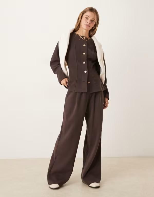 エイソス レディース ボトムス カジュアルパンツ ワイドレッグ パンツ スウェットパンツ ASOS DESIGN Supersoft wide leg pleat front sweatpants in chocolate part of a set Choc