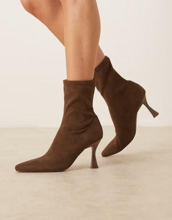 エイソス レディース シューズ ブーツ・レインブーツ スエード ブーツ ASOS DESIGN Reagan chisel toe sock boots in chocolate suedette Chocolate チョコレート