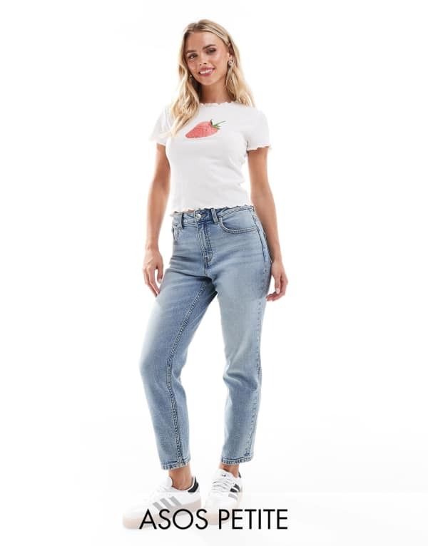 エイソス レディース ボトムス デニムパンツ スリムフィット プチ ジーンズ ASOS DESIGN Petite slim fit comfort mom jeans in mid Mid Blue ブルー
