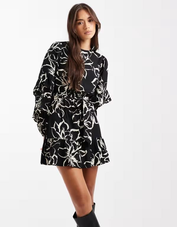 ウェンズデーガール レディース トップス ワンピース フラワー柄 プリント ミニ フラワー Wednesdays Girl tie waist long sleeve mini dress in abstract floral print Multi マルチカ