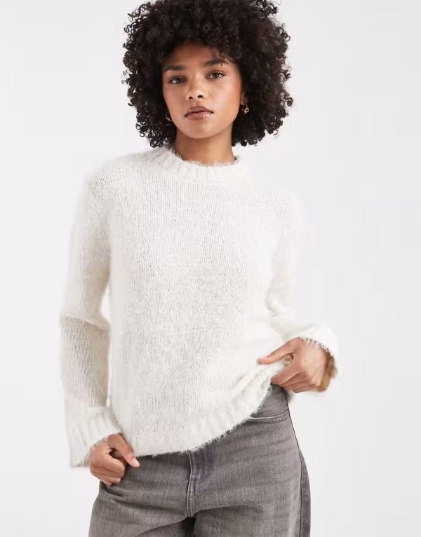スリードベア レディース アウター ニット・セーター クルーネック Threadbare crew neck fluffy softouch sweater in ecru エクリュ