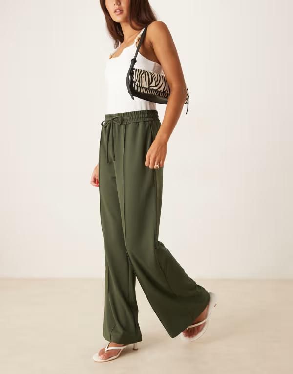 ヴィラ レディース ボトムス カジュアルパンツ ワイドレッグ パンツ VILA pintuck wide leg pants in deep khaki Deep depths グリーン