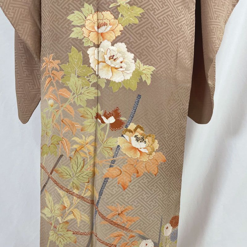 606aa12◇アンティーク着物 牡丹に菊 刺繍 一つ紋 色留袖 レトロモダン