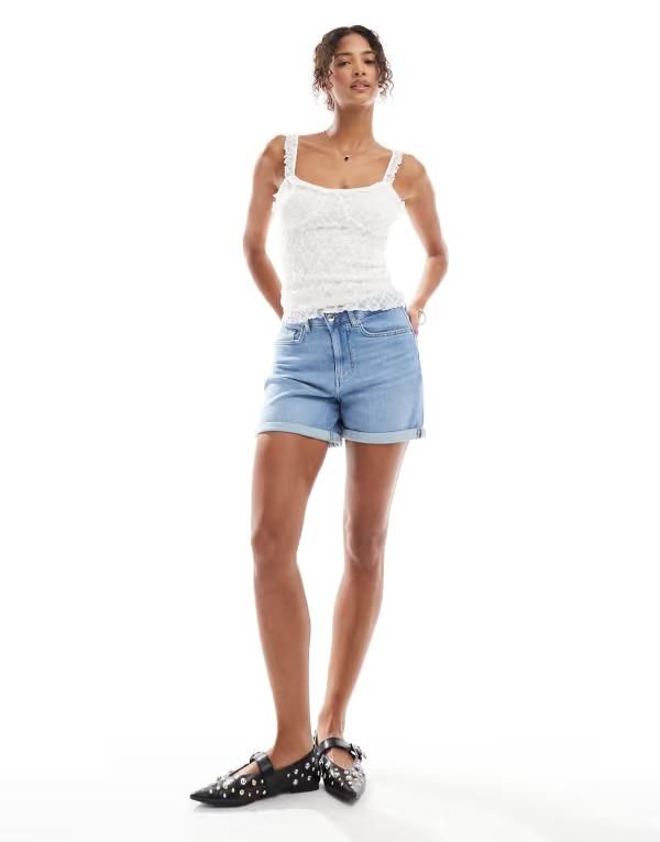 オンリー レディース ボトムス ハーフパンツ・ショーツ ショートパンツ デニム ONLY cuffed hem stretch denim shorts in light blue wash Light Blue Denim デニム