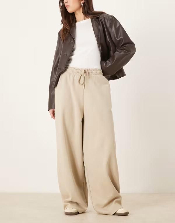 エイソス レディース ボトムス カジュアルパンツ ストレート スウェットパンツ ASOS DESIGN straight leg sweatpants with seam detail heather part of a set LIGHT GRAY グレー