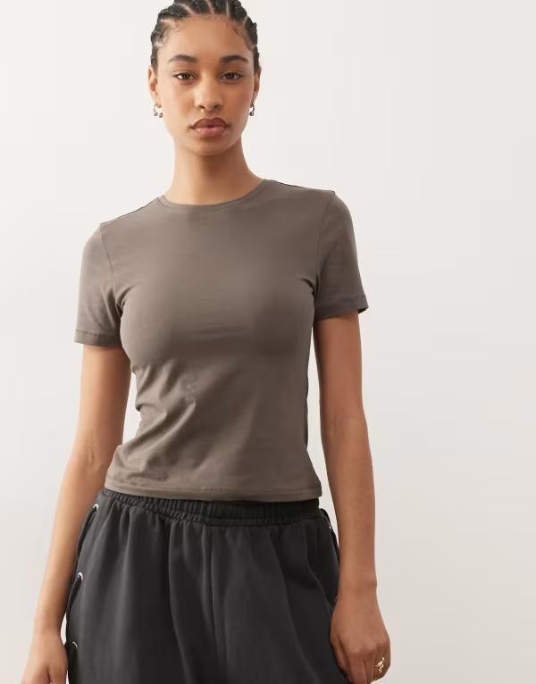 ウィークデイ レディース トップス Tシャツ スリムフィット Weekday slim fitshirt in charcoal チャコール
