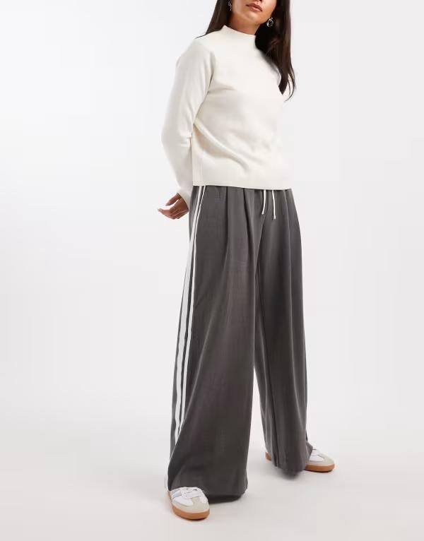 コットンオン レディース ボトムス カジュアルパンツ パンツ Cotton On luis pull on suiting pants in charcoal sporty stripe CHARCOAL チャコール