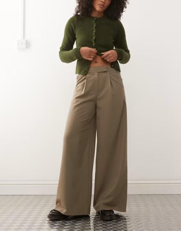 リクレイム ヴィンテージ レディース ボトムス カジュアルパンツ ワイドレッグ プリーツ Reclaimed Vintage pleatedetailing wide leg pants Khaki カーキ
