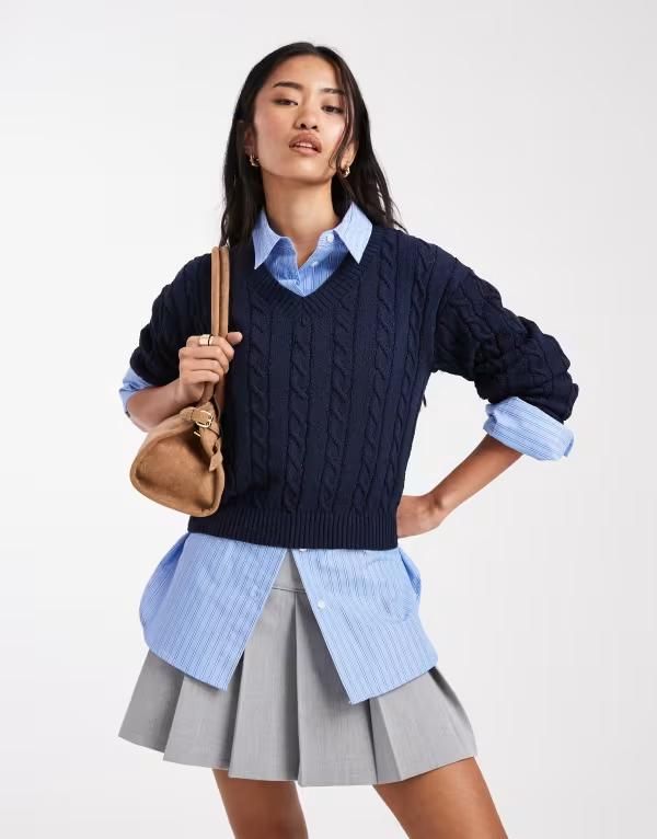 コットンオン レディース アウター ニット・セーター Vネック セーター クロップド ニット Cotton On v neck cotton cropped cable knit pullover sweater in moonlit indigo MOONL