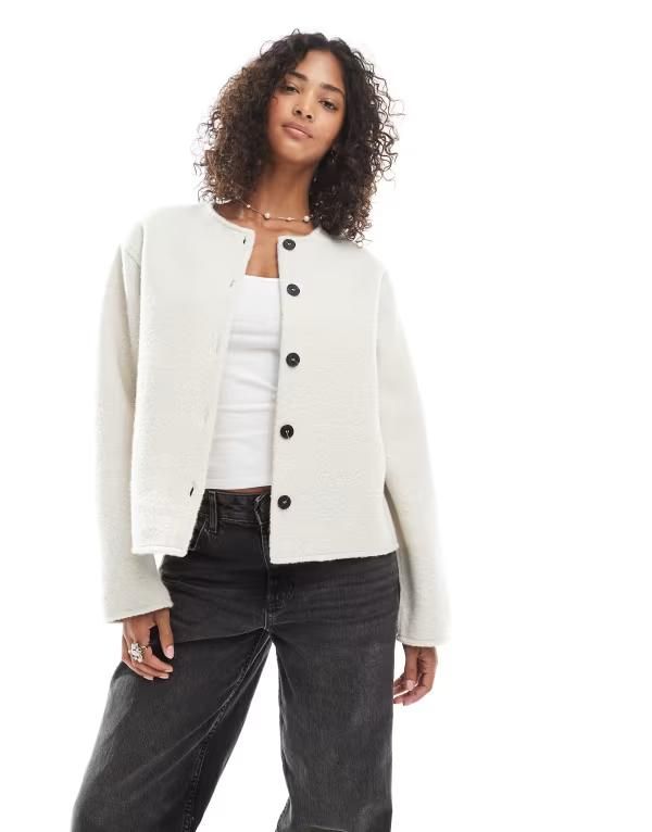 ピーシーズ レディース アウター ジャケット・ブルゾン ジャケット Pieces short teddy jacket in cream Birch クリーム