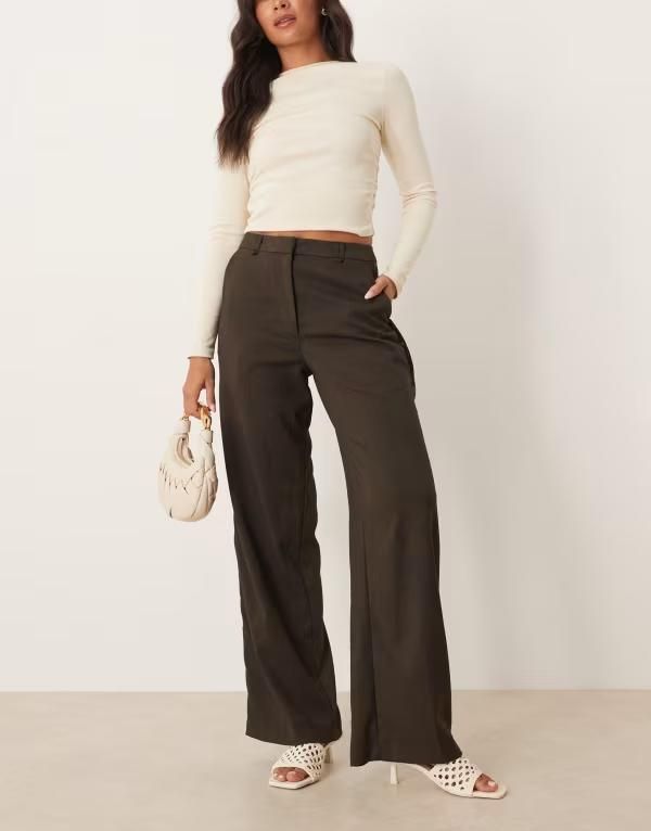 エイソス レディース ボトムス カジュアルパンツ パンツ レザー フェイクレザー ASOS DESIGN tailored relaxed pants with faux leather trim herringbone Brown herringbone ブ