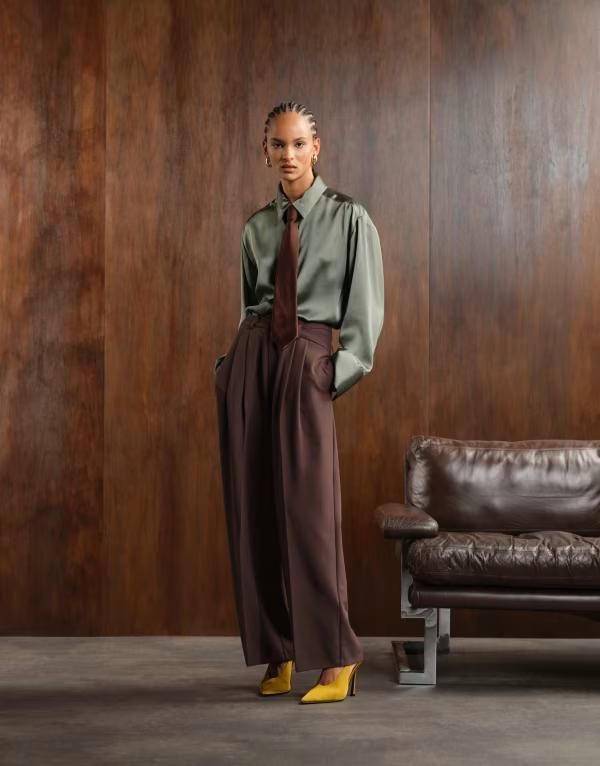 エイソス レディース ボトムス カジュアルパンツ ワイドレッグ アシンメトリー ローライズ パンツ ASOS DESIGN tailored low rise wide leg pants with asymmetric waistband in chocol