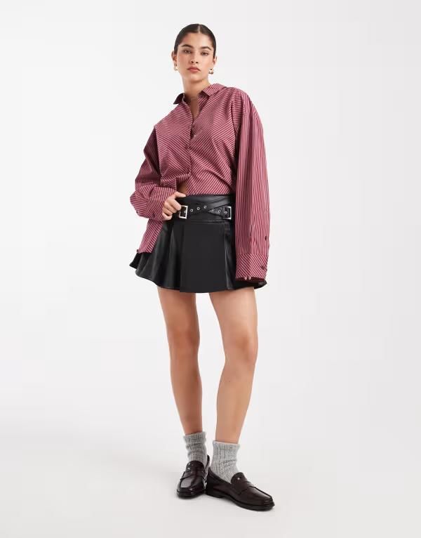 ミスセルフフリッジ レディース ボトムス スカート プリーツ レザー フェイクレザー Miss Selfridge faux leather pleated kilt with buckles Black ブラック
