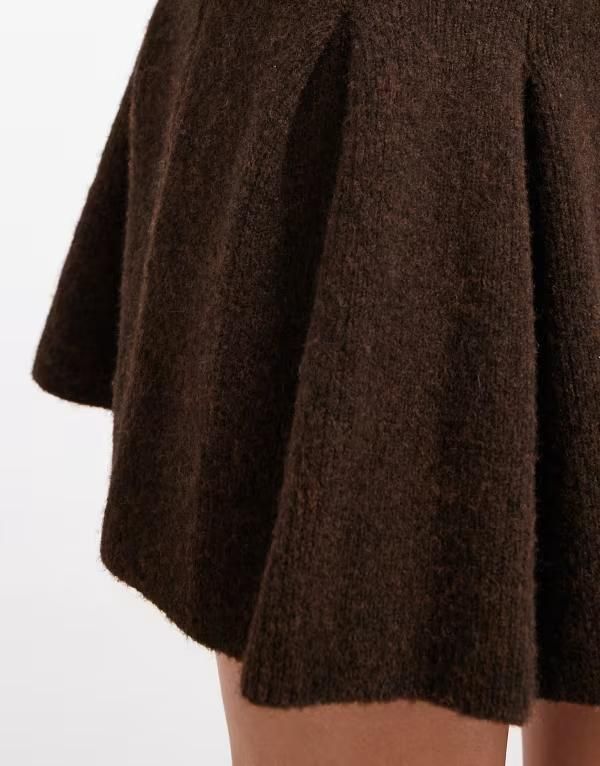 ミスセルフフリッジ レディース ボトムス スカート プリーツ ミニ ニット Miss Selfridge pleated knit mini skirt in chocolate Chocolate チョコレート