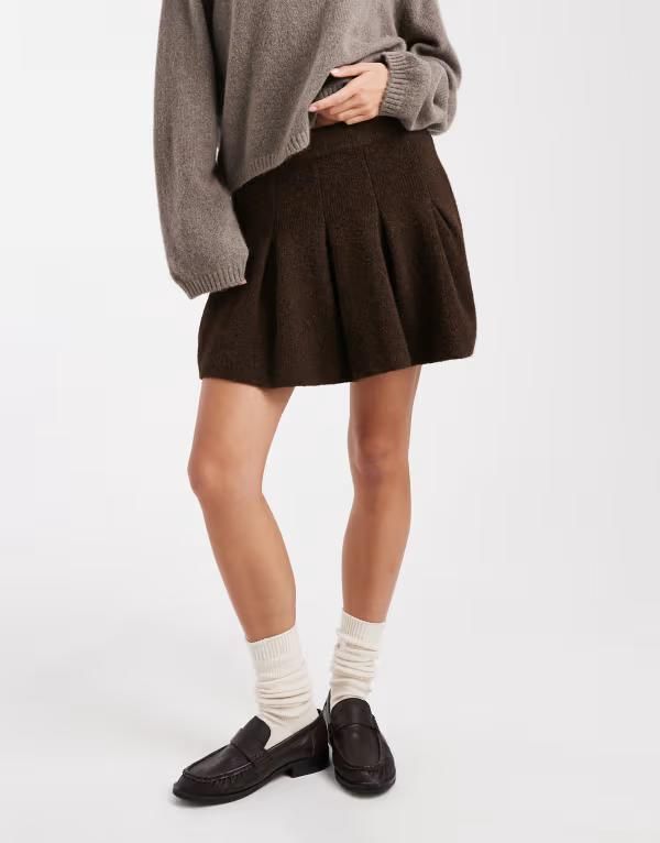 ミスセルフフリッジ レディース ボトムス スカート プリーツ ミニ ニット Miss Selfridge pleated knit mini skirt in chocolate Chocolate チョコレート