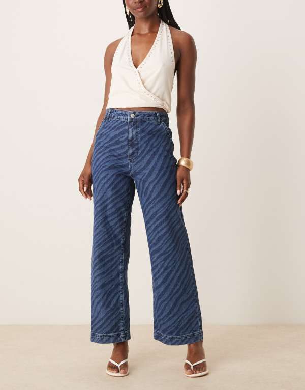 エイソス レディース ボトムス デニムパンツ ワイドレッグ クロップド ジーンズ ASOS DESIGN wide leg cropped jeans with zebra laser in mid Blue ブルー