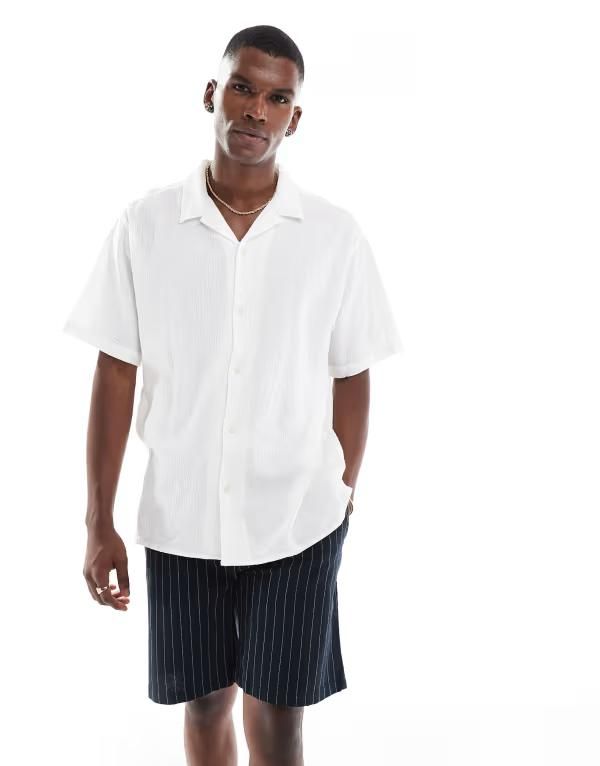 ジャック アンド ジョーンズ メンズ トップス シャツ Jack Jones camp collar shirt in crinkle texture Cloud Dancer ホワイト