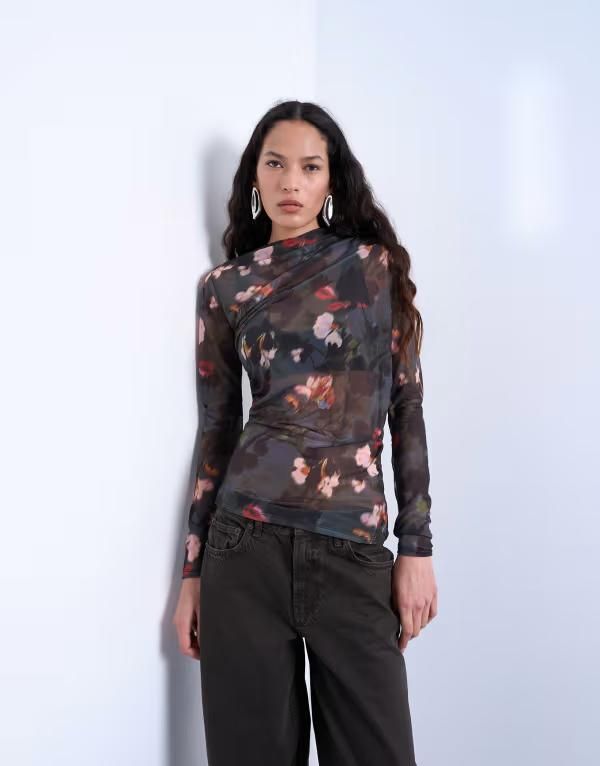 トップショップ レディース トップス Tシャツ フラワー柄 プリント ギャザー メッシュ フラワー Topshop mesh floral print ruched long sleeve top Black ブラック 12,411円