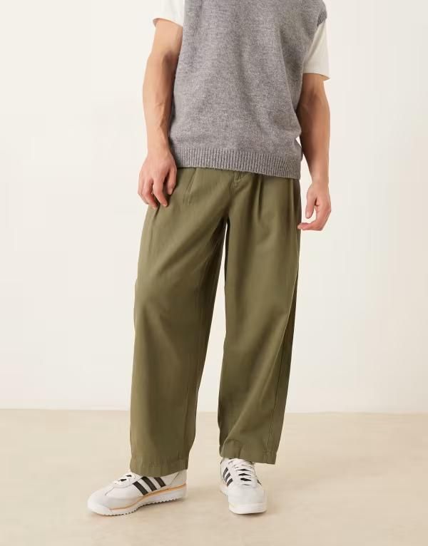 エイソス メンズ ボトムス カジュアルパンツ ASOS DESIGN oversized tapered chinos Khaki カーキ