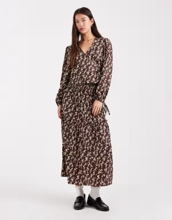 ウェンズデーガール レディース ボトムスカート A ライン フラワー柄 プリント フリル フラワー Wednesdays Girl ruffle detail aline midaxi skirt floral print BROWN ブラウン