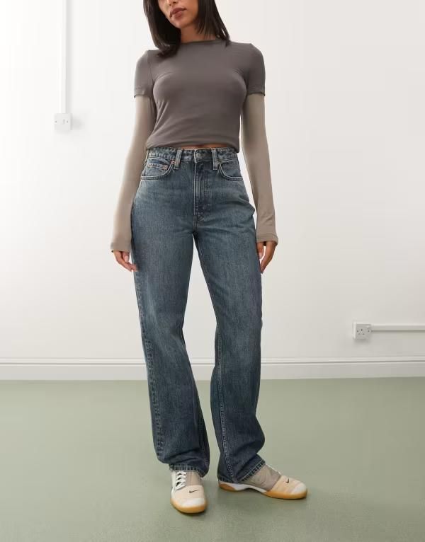 ウィークデイ レディース ボトムス デニムパンツ ストレート ジーンズ Weekday Resolute stretch high rise straight leg jeans wash Second Blue ブルー