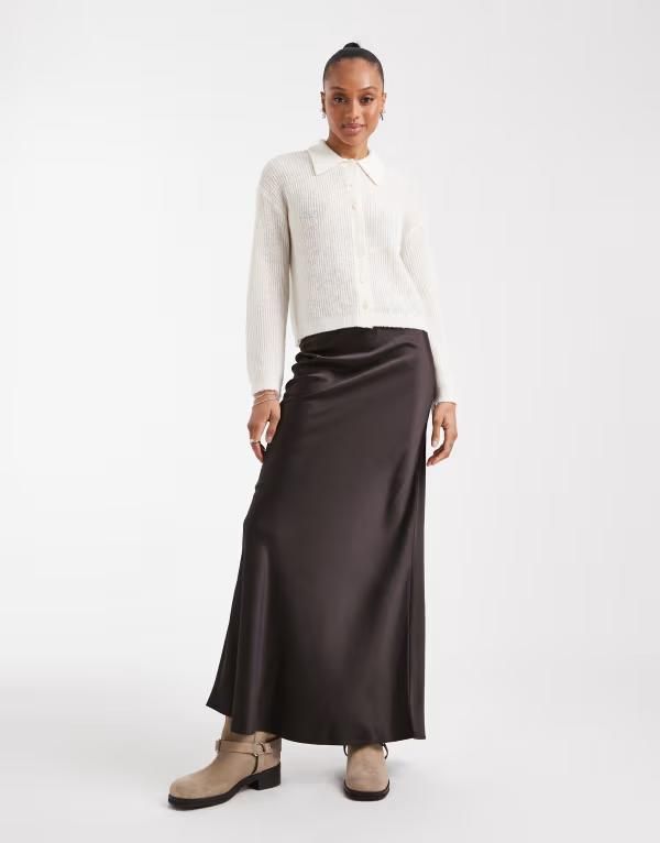 ベロモーダ レディース ボトムスカート ミディ サテン Vero Moda Tall satin bias cut midi skirt in chocolate torte チョコレート