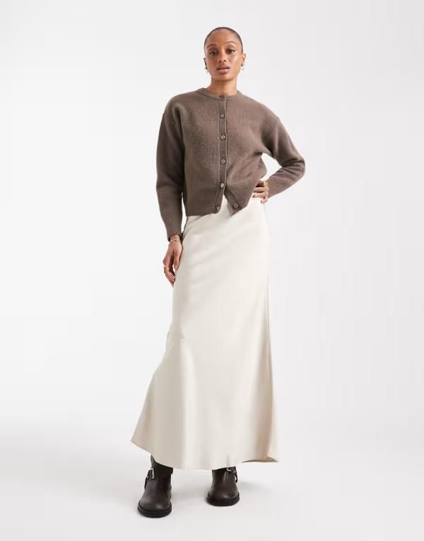ベロモーダ レディース ボトムス スカート ミディ サテン Vero Moda Tall satin bias cut midi skirt in stone Pumice stone ストーン