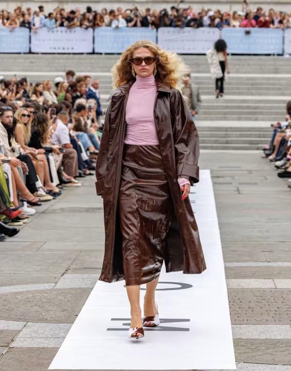 トップショップ レディース ボトムス スカート ミディ レザー フェイクレザー Topshop faux leather high shine midi skirt BROWN ブラウン