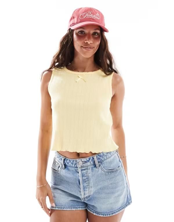 ピーシーズ レディース トップス Tシャツ ノースリーブ クロップド Pieces sleeveless cropped pointelle top with bow trim in pale banana Pale banana