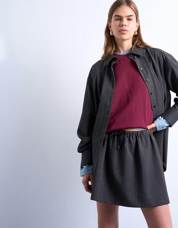 トップショップ レディース ボトムス スカート ローライズ ミニ Topshop brushed low rise flippy mini micro skirt in charcoal pinstripe CHARCOAL チャコール