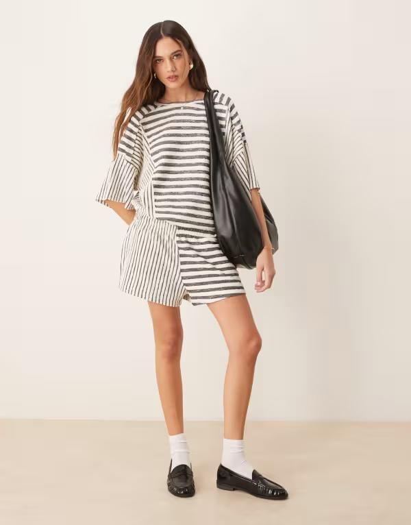 エイソス レディース ボトムス ハーフパンツ・ショーツ ショートパンツ ASOS DESIGN shorts in textured mixed stripe part of a set Mixed stripe ストライプ