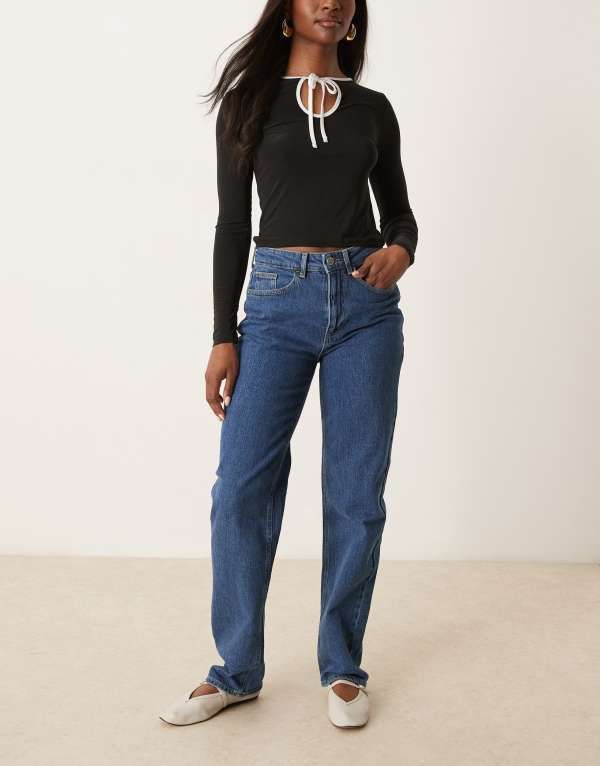 ヴィラ レディース ボトムス デニムパンツ ストレート ハイウエスト ジーンズ Vila Kelly high waist straight leg jeans in indigo Mid blue denim デニム