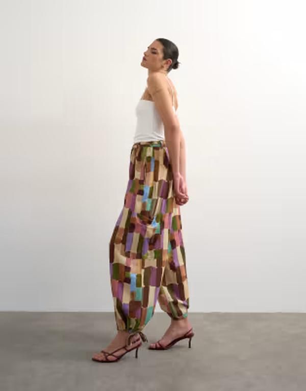 トップショップ レディース ボトムス カジュアルパンツ カーゴパンツ プリント リネン Topshop linen blend abstract print cargo pants BROWN ブラウン