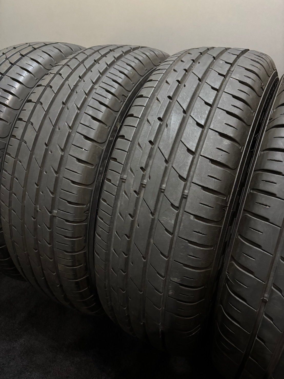 ★215/65R16 DUNLOP/ENASAVE RV504 19年製 夏タイヤ サマータイヤ 4本 ダンロップ アルファード ヴェルファイア エクストレイル (2-M322)