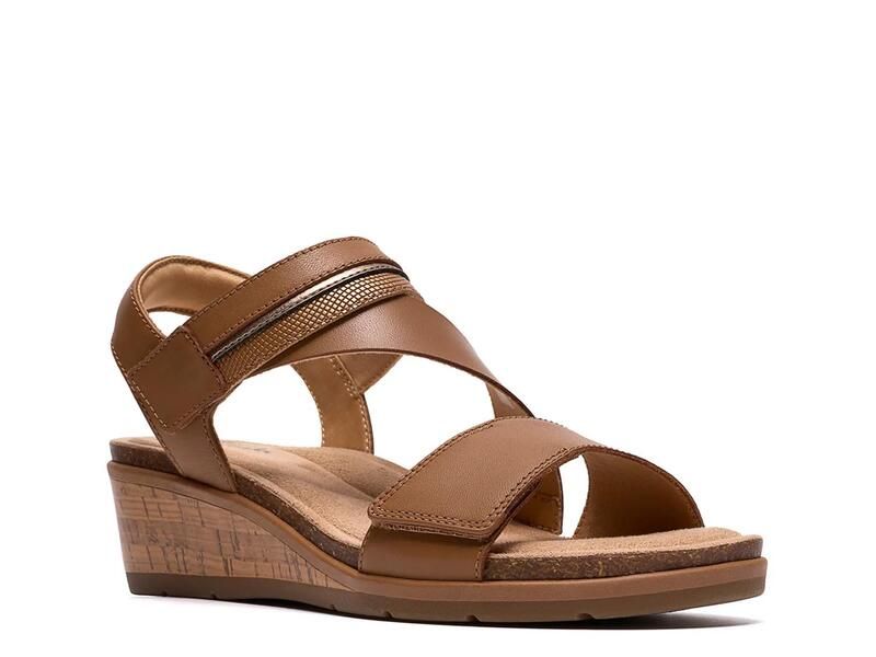 クラークス レディース シューズ サンダル Clarks Kacha Wave Wedge Sandal Tan Leather タン